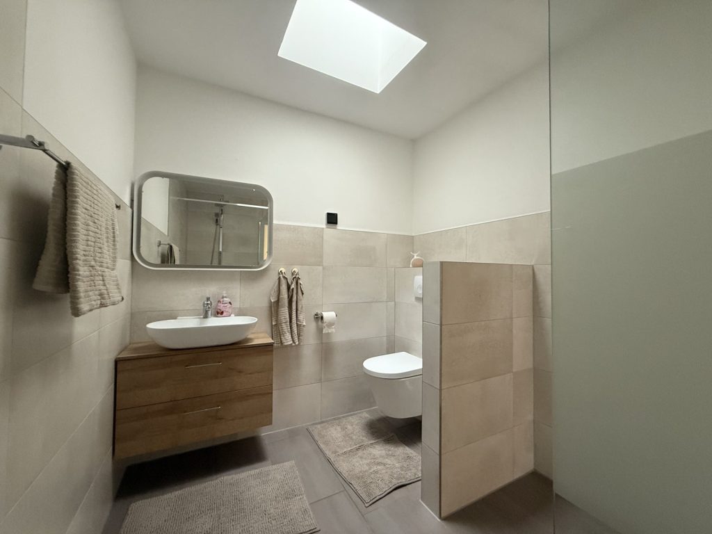 Modernes Badezimmer
